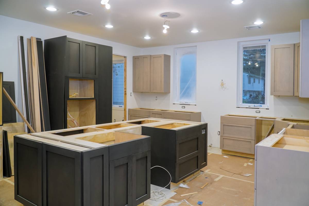 concept of 5 things that damage kitchen cabinets